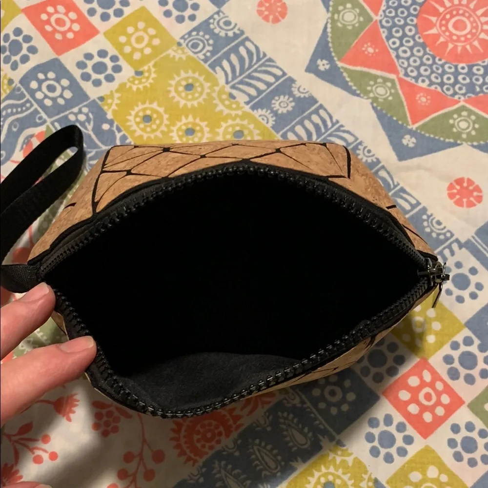 Geometric Cork Wristlet Pouch or Make Up Bag- Collapses Flat for Travel - Picture 5 of 9